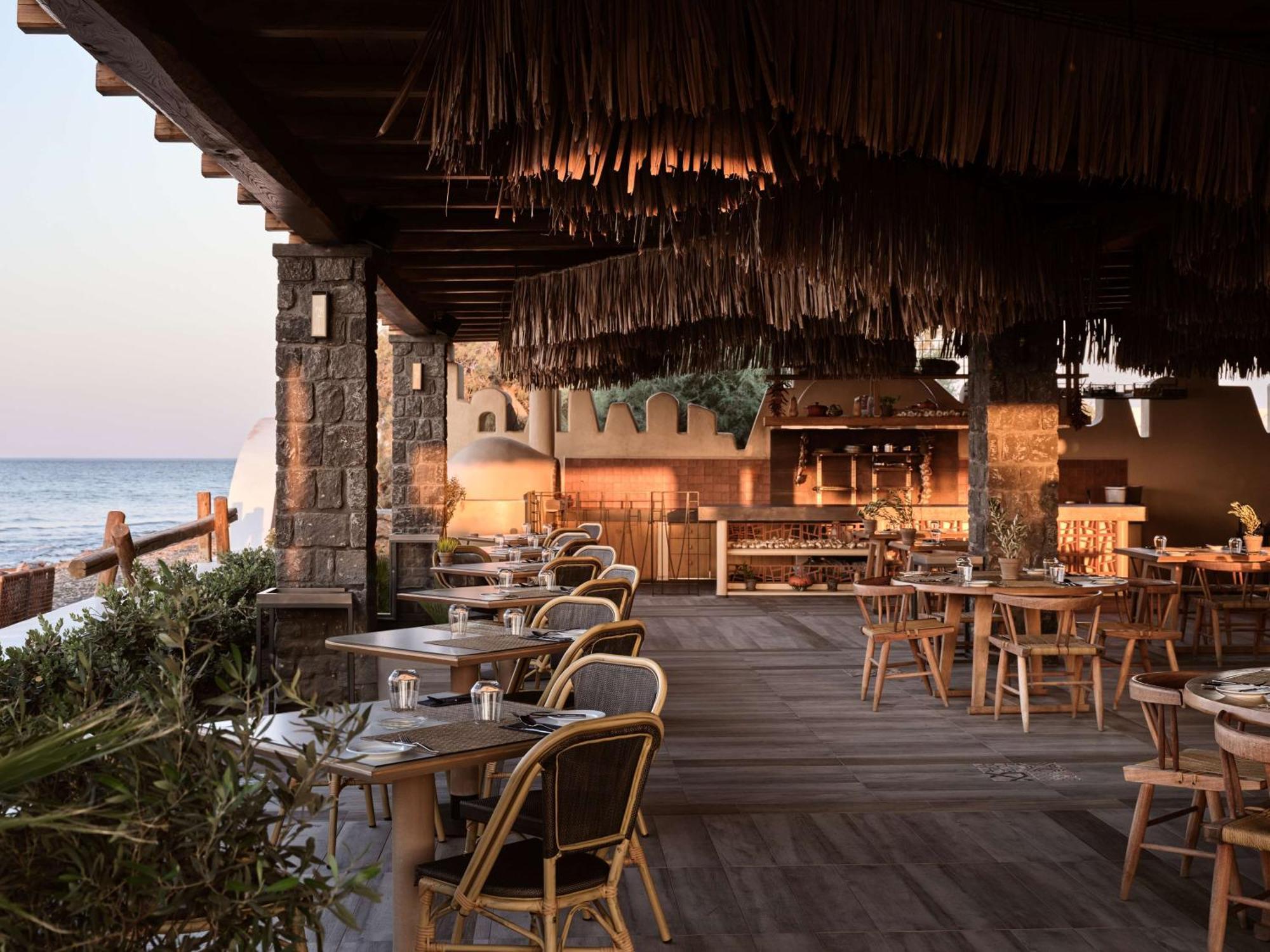 Sea Breeze Santorini Beach Resort, Curio By Hilton Agios Georgios  Exteriér fotografie