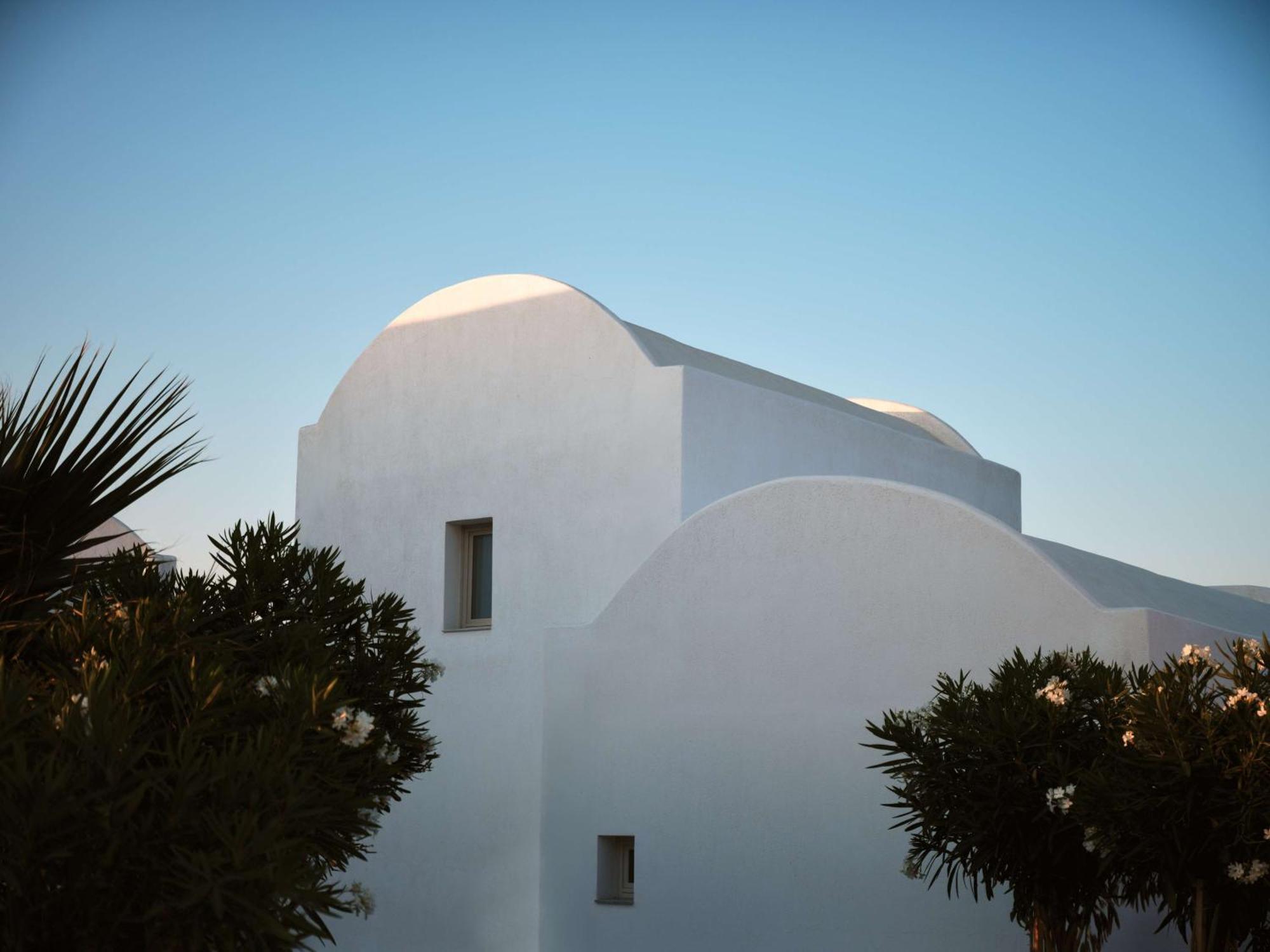 Sea Breeze Santorini Beach Resort, Curio By Hilton Agios Georgios  Exteriér fotografie