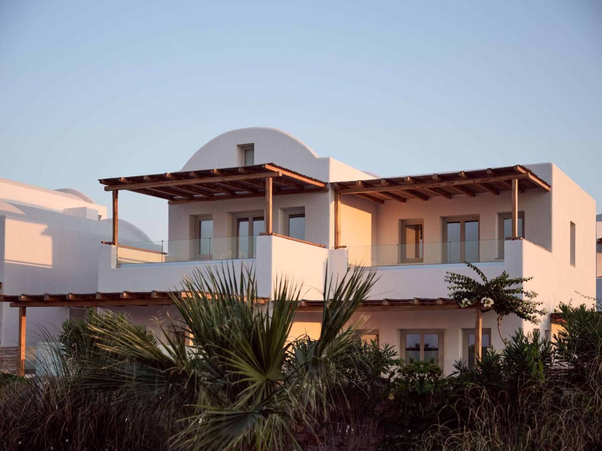 Sea Breeze Santorini Beach Resort, Curio By Hilton Agios Georgios  Exteriér fotografie