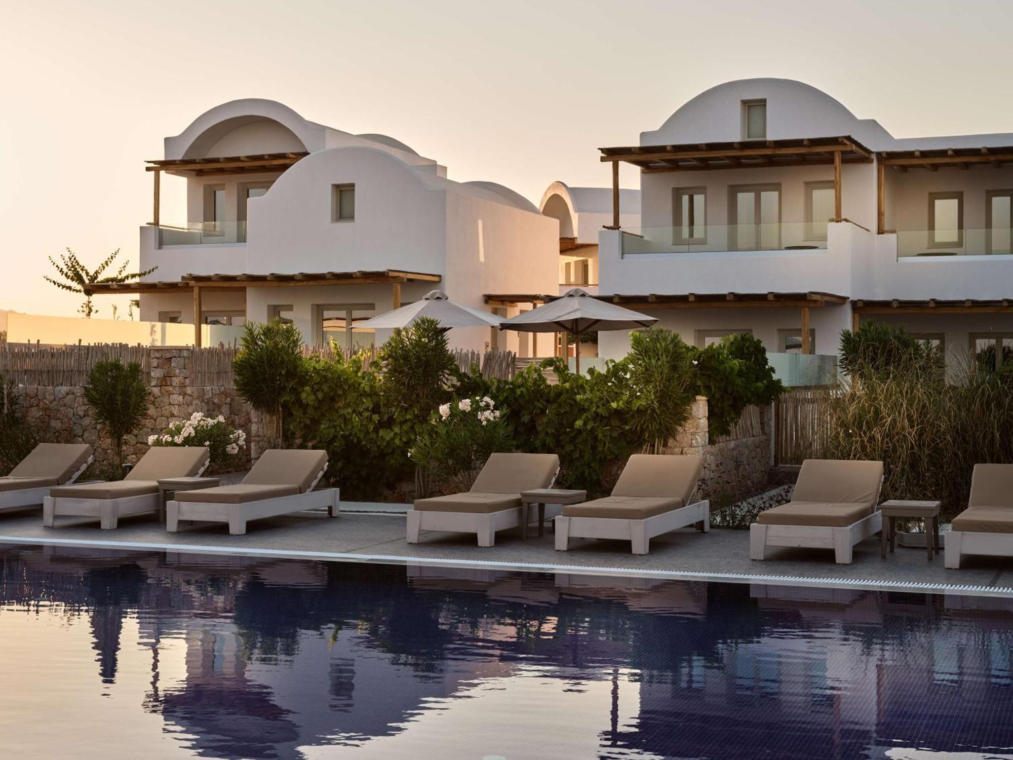 Sea Breeze Santorini Beach Resort, Curio By Hilton Agios Georgios  Exteriér fotografie